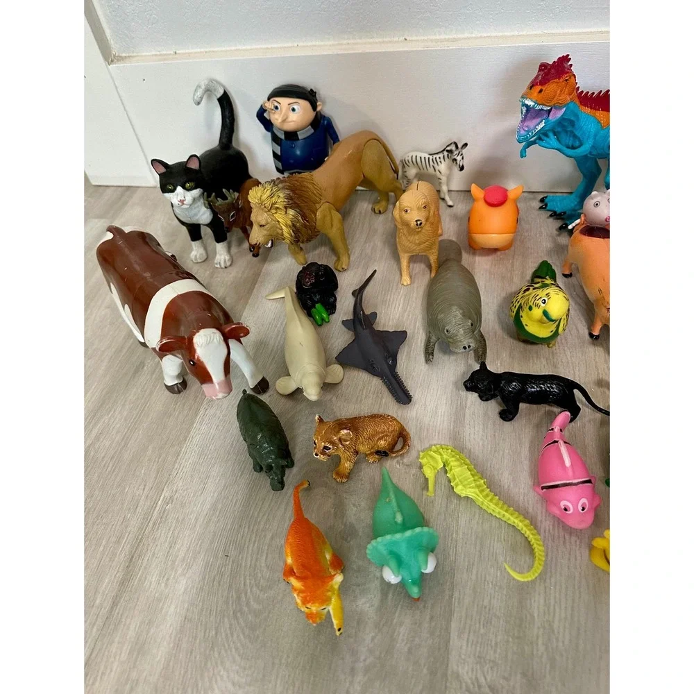 Mixed Lot of 40+ Plastic Toy Animals Figures Minions‎ Dinosaurs Sea Creatures
